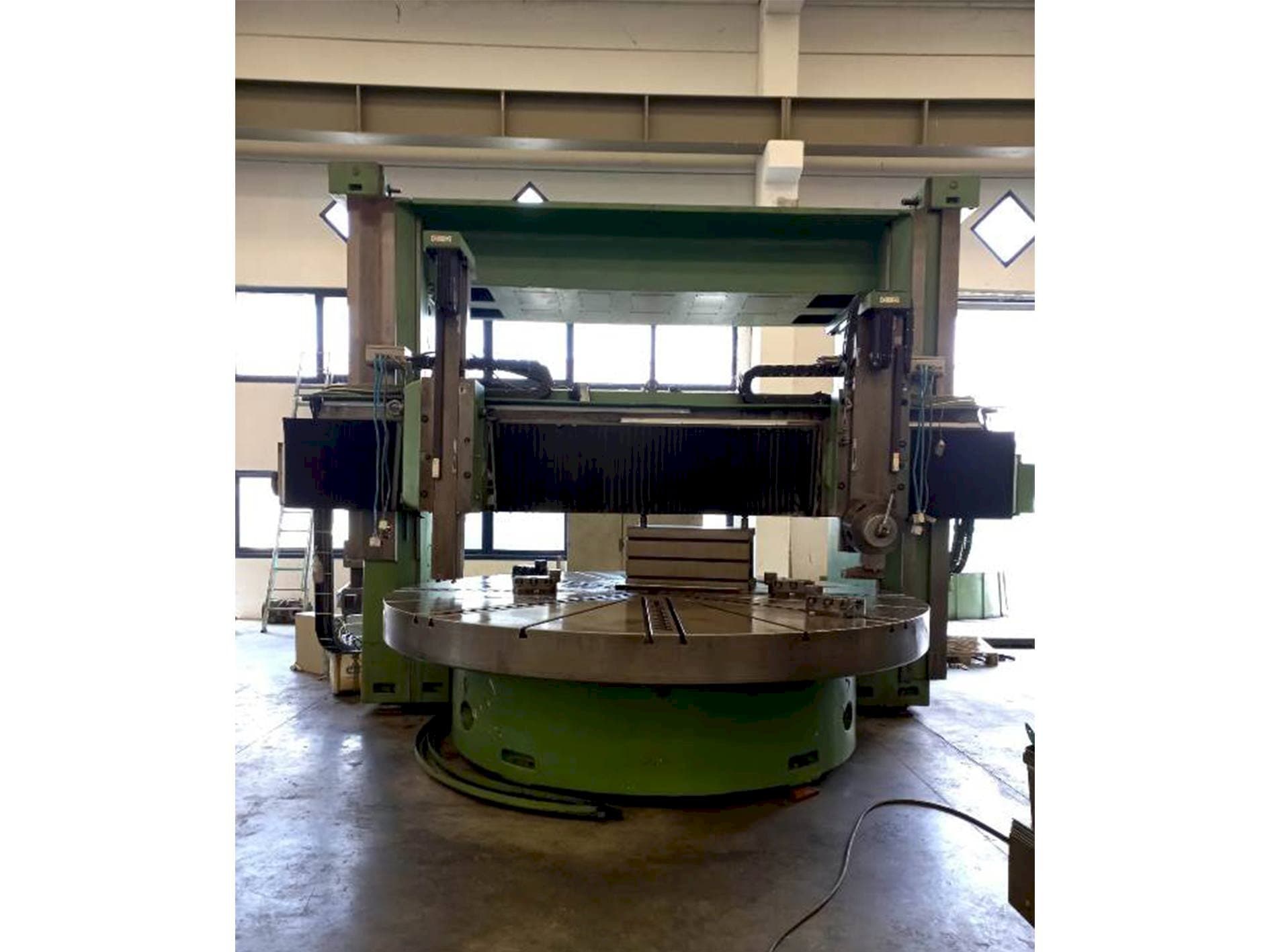 Vooraanzicht van Titan SC 43 ECS 1400 machine