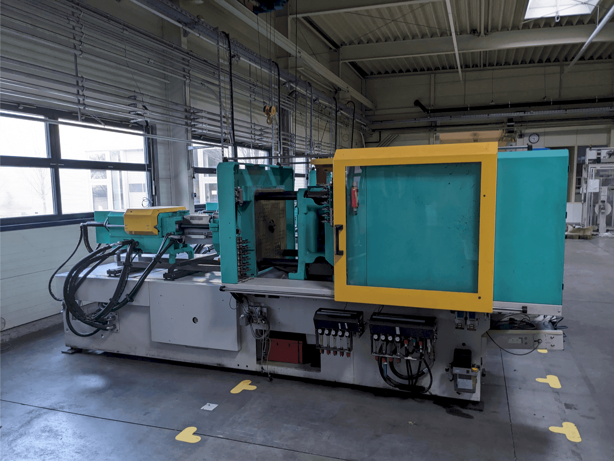 Vooraanzicht van Arburg 520 H 1500 - 400 machine