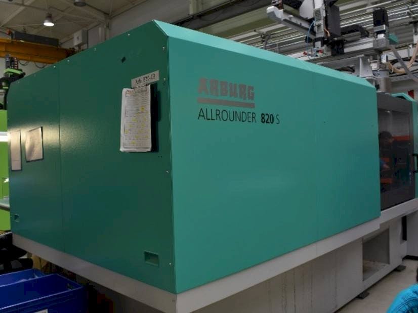 Vooraanzicht  van Arburg Allrounder 820 s 4000 - 800  machine