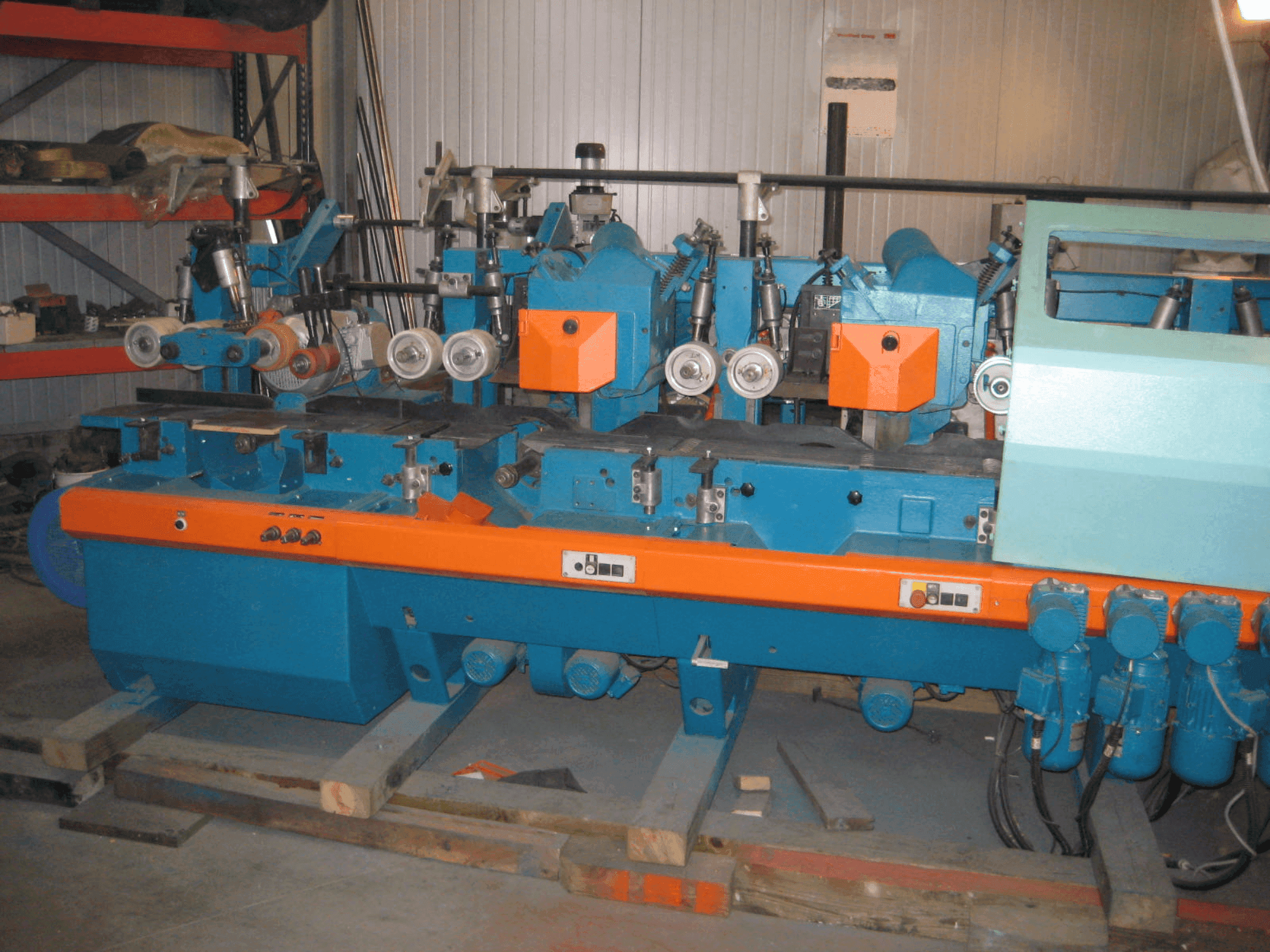 Vooraanzicht van WEINIG / DIMTER U23 machine