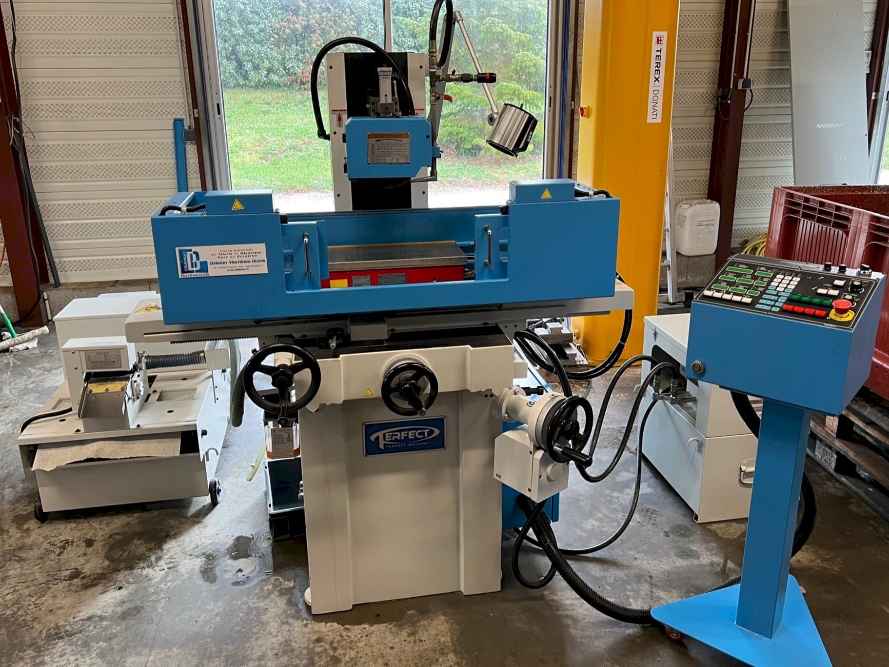 Vooraanzicht van PERFECT PFG-2045AH machine