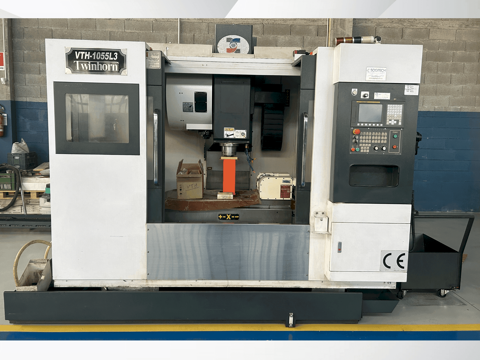 Vooraanzicht van Twinhorn VTH-1055L3 machine