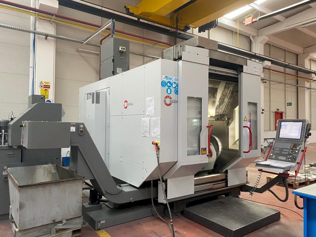 Vooraanzicht  van HERMLE C42u-mt  machine