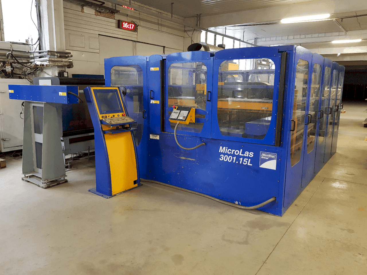 Vooraanzicht van MicroStep MicroLas 3001.15L machine