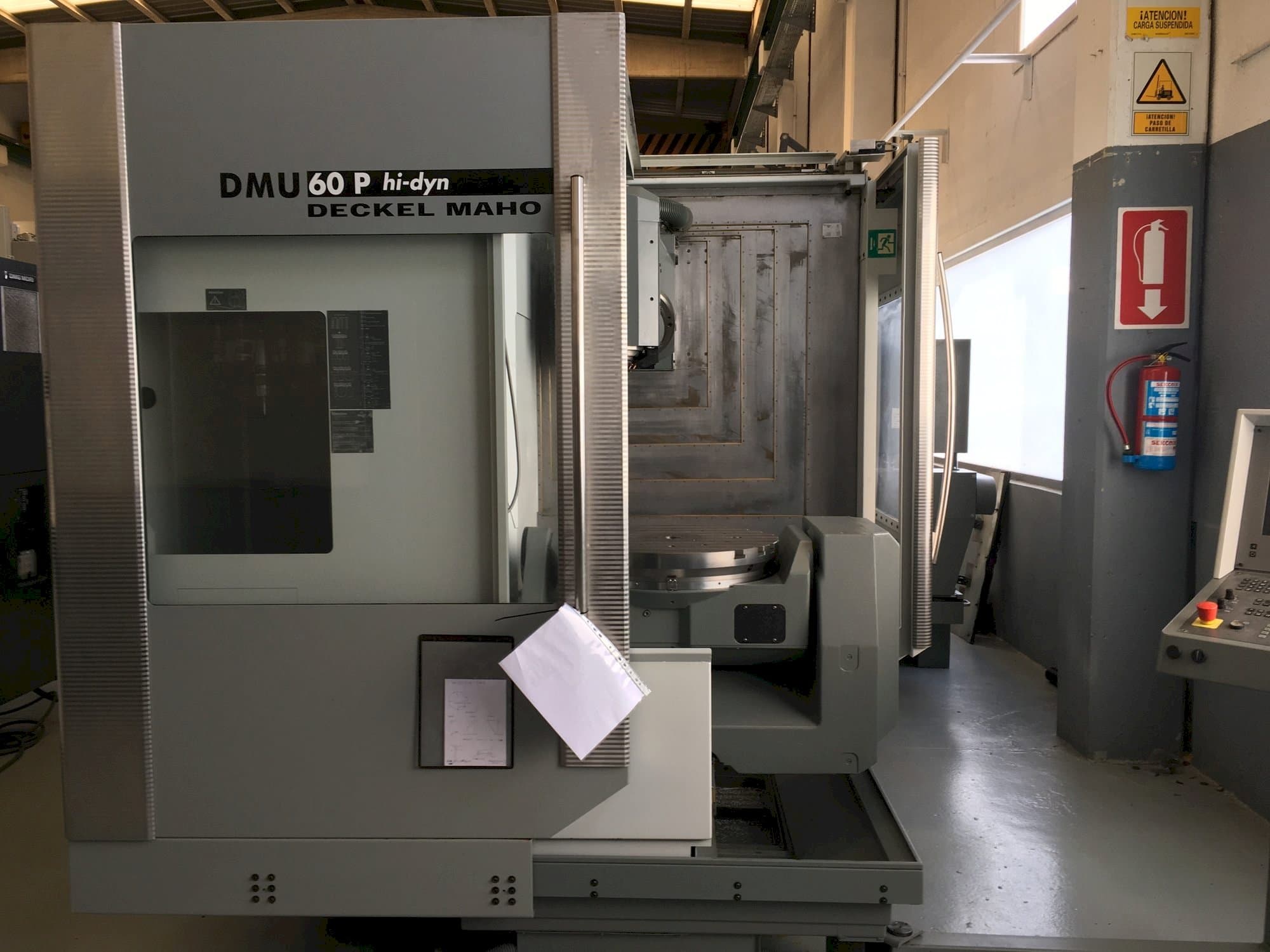 Vooraanzicht van DECKEL MAHO DMU 60P hi-dyn machine