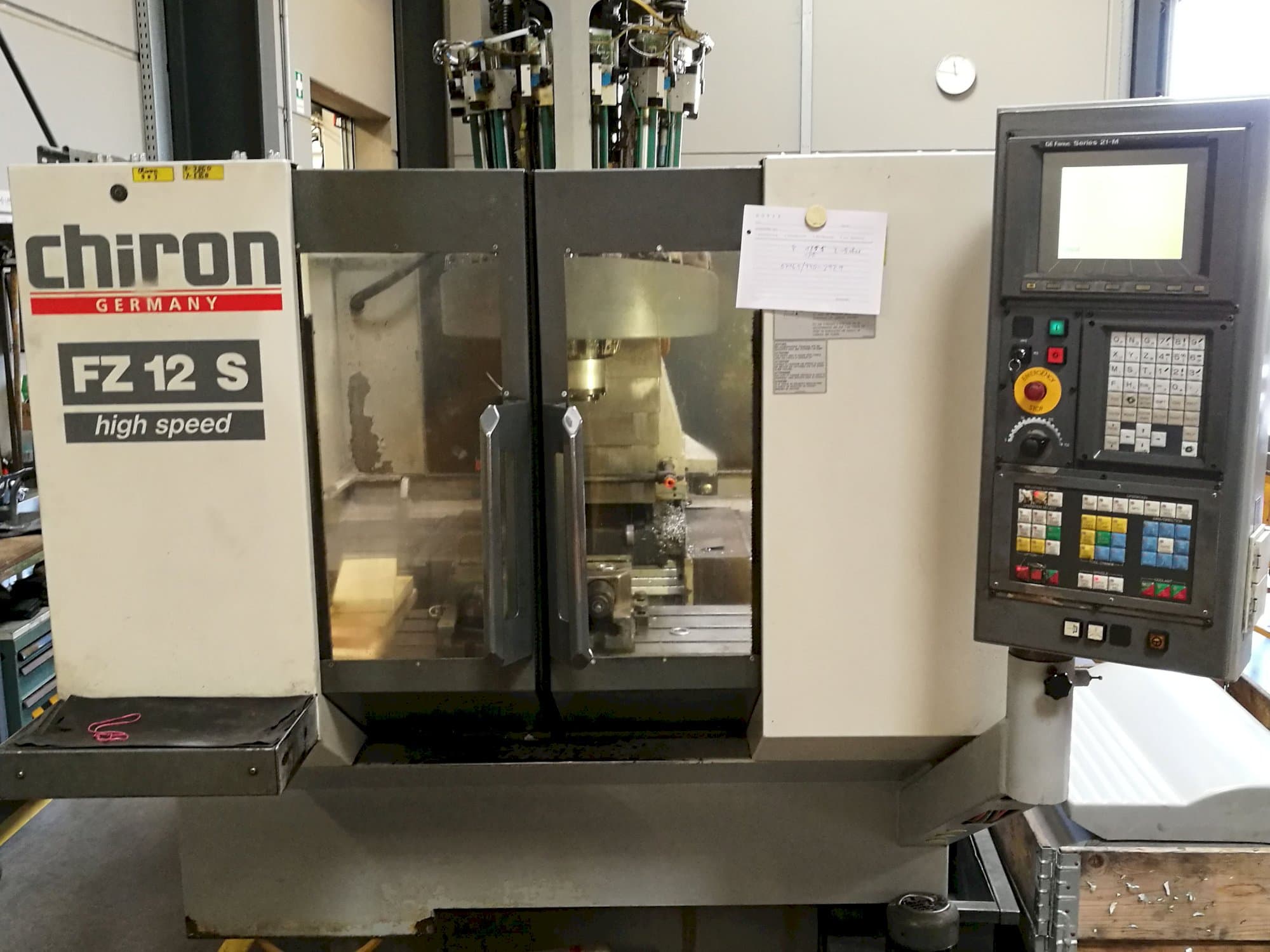 Vooraanzicht van Chiron FZ 12 S machine