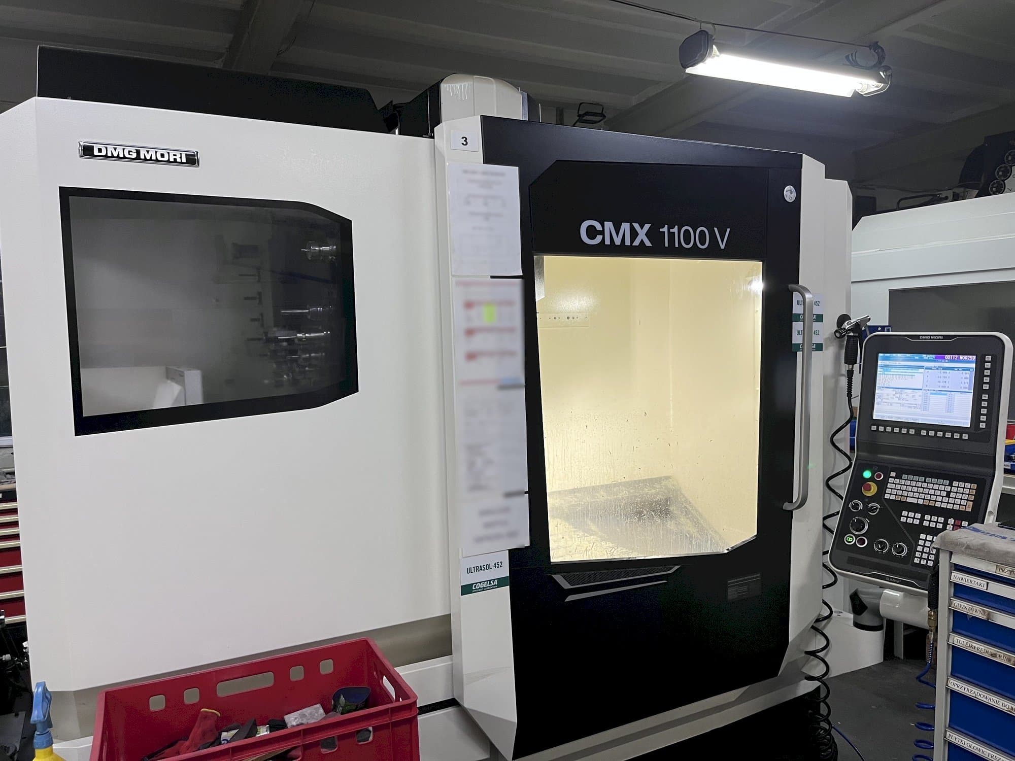 Linkerzijdeaanzicht van DMG MORI CMX 1100 V machine