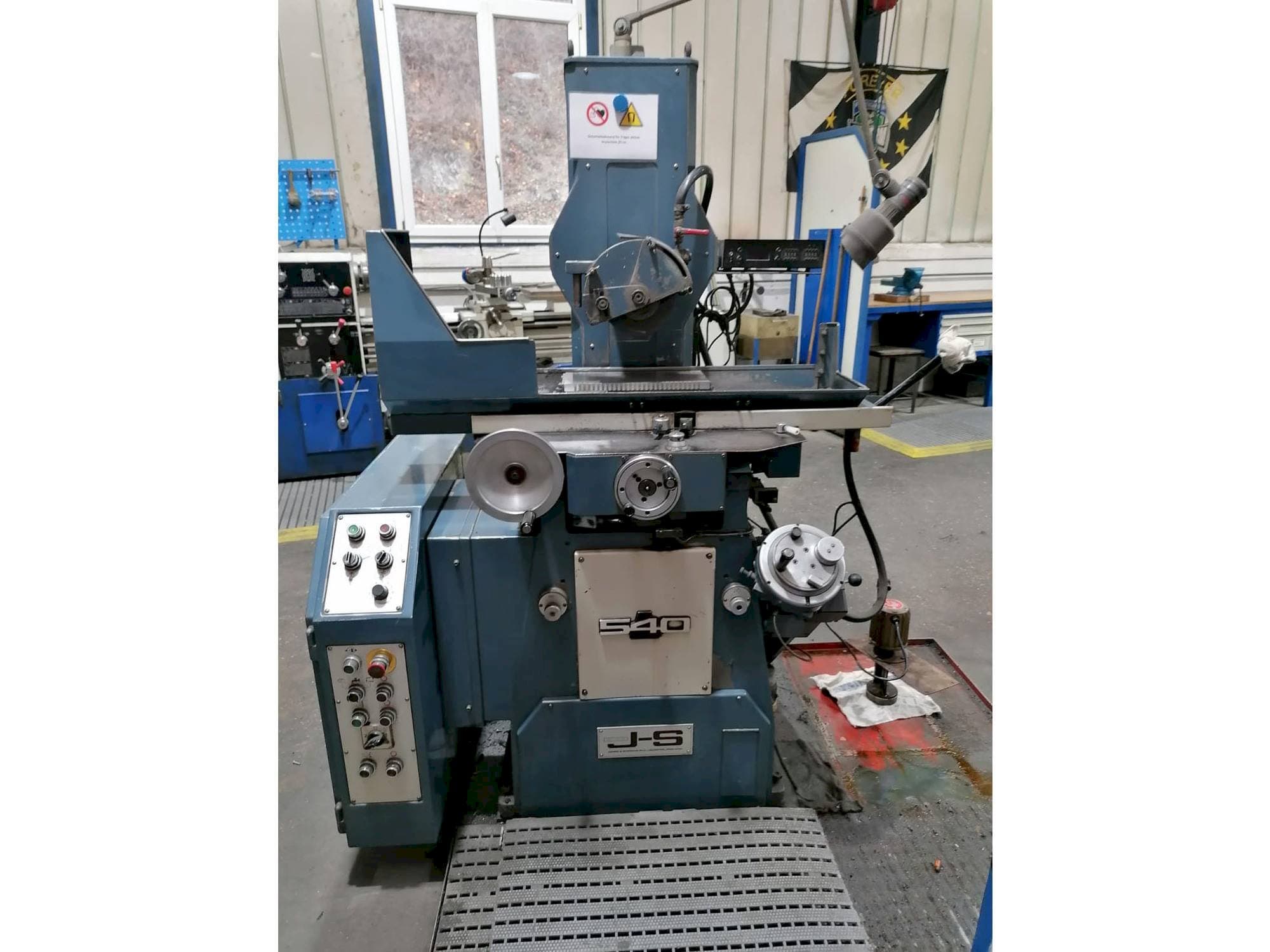 Vooraanzicht van Jones & Shipman 540 machine