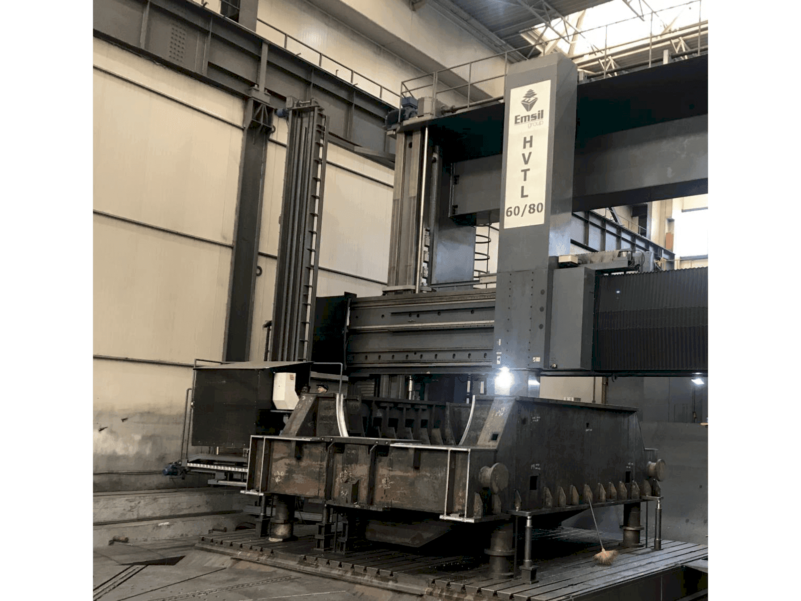 Vooraanzicht van Emsil HVTL 60/80 machine