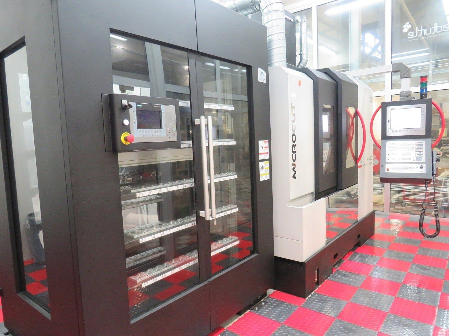 Vooraanzicht van MICROCUT V-20G machine