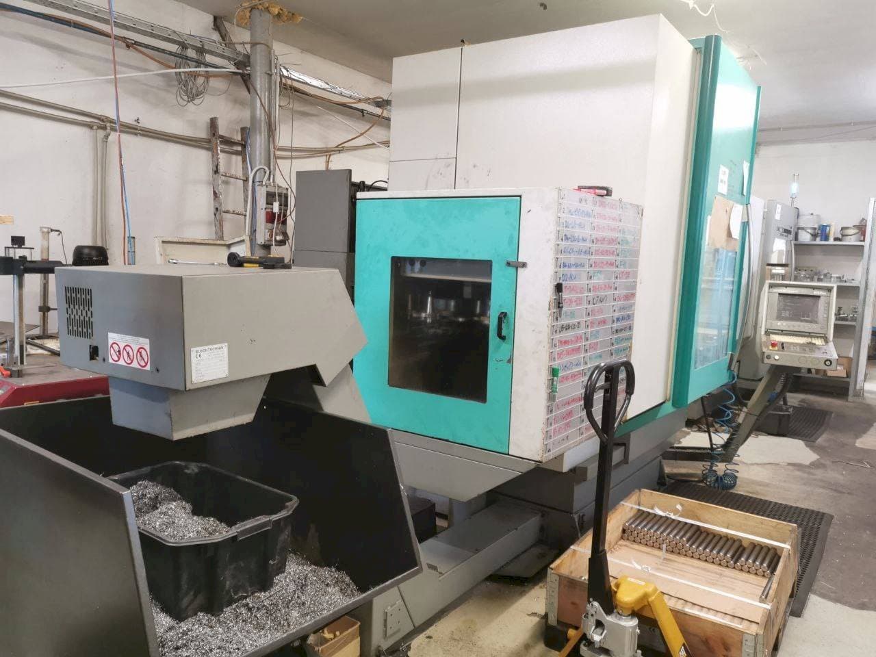 Vooraanzicht van DECKEL MAHO 70 V machine