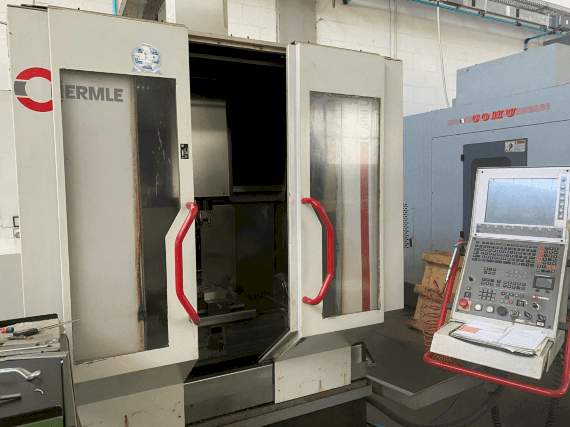 Vooraanzicht van HERMLE C 800 U machine