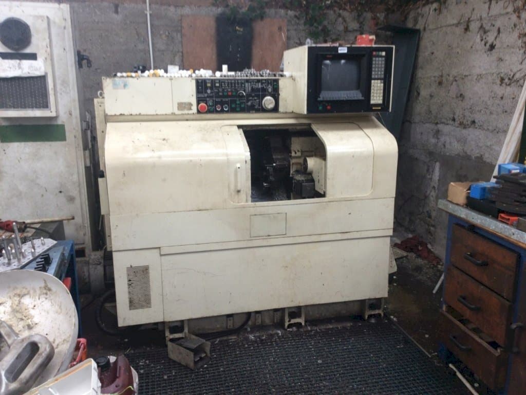 Vooraanzicht van NAKAMURA-TOME TMC-15 machine