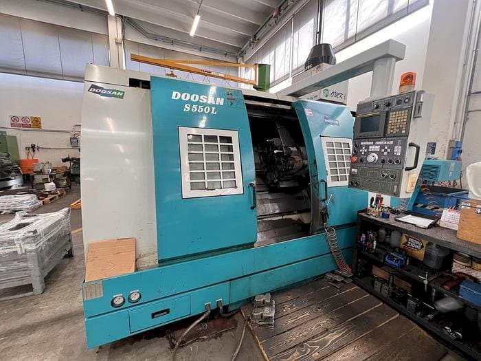 Vooraanzicht van Doosan S550L machine