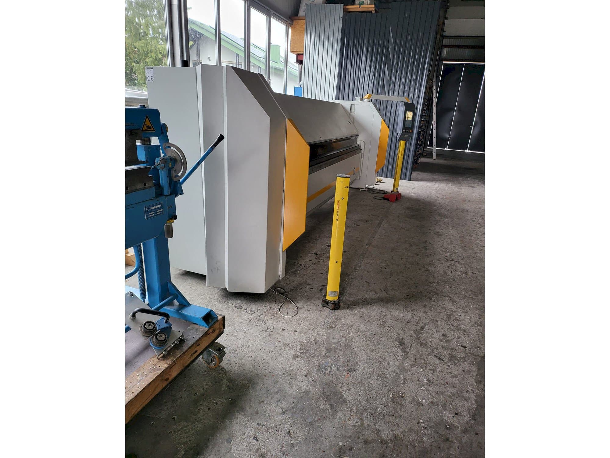 Links zicht van RAS FLEXIbend 73.40 machine