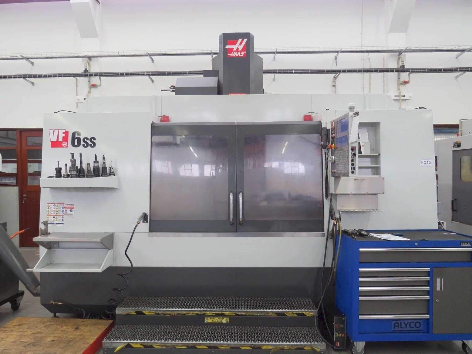 Vooraanzicht van HAAS VF-6SS machine