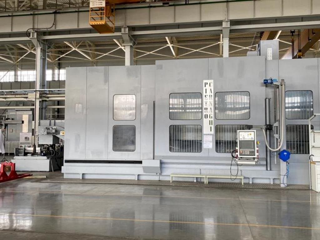 Vooraanzicht van PIETRO CARNAGHI AC 32TM 2800 machine