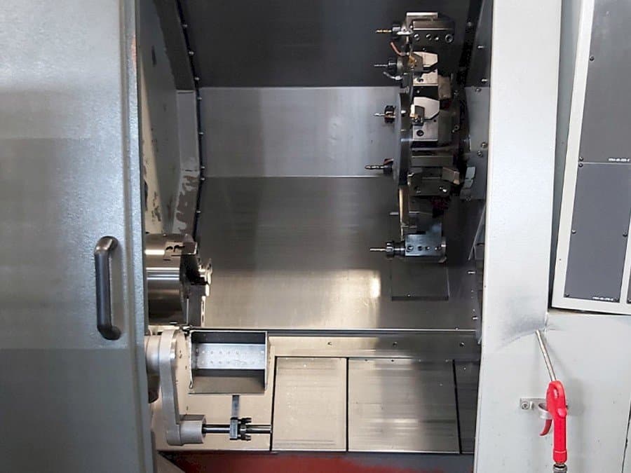 Vooraanzicht van Hyundai Kia SKT210SY machine