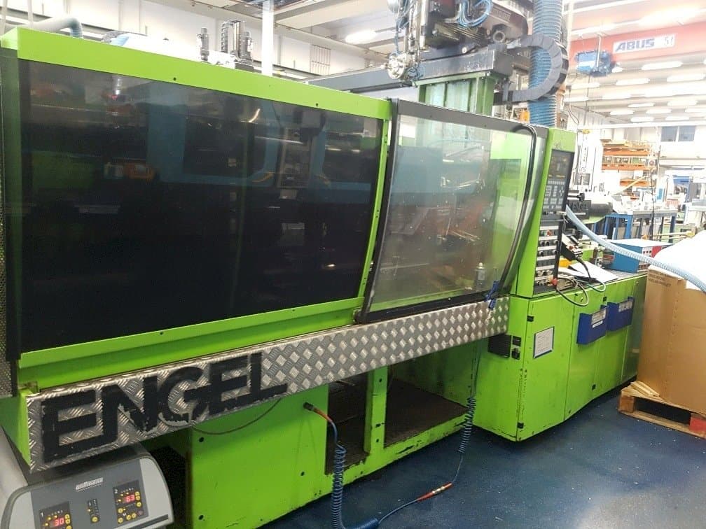 Vooraanzicht van ENGEL ES 600/145 ST machine