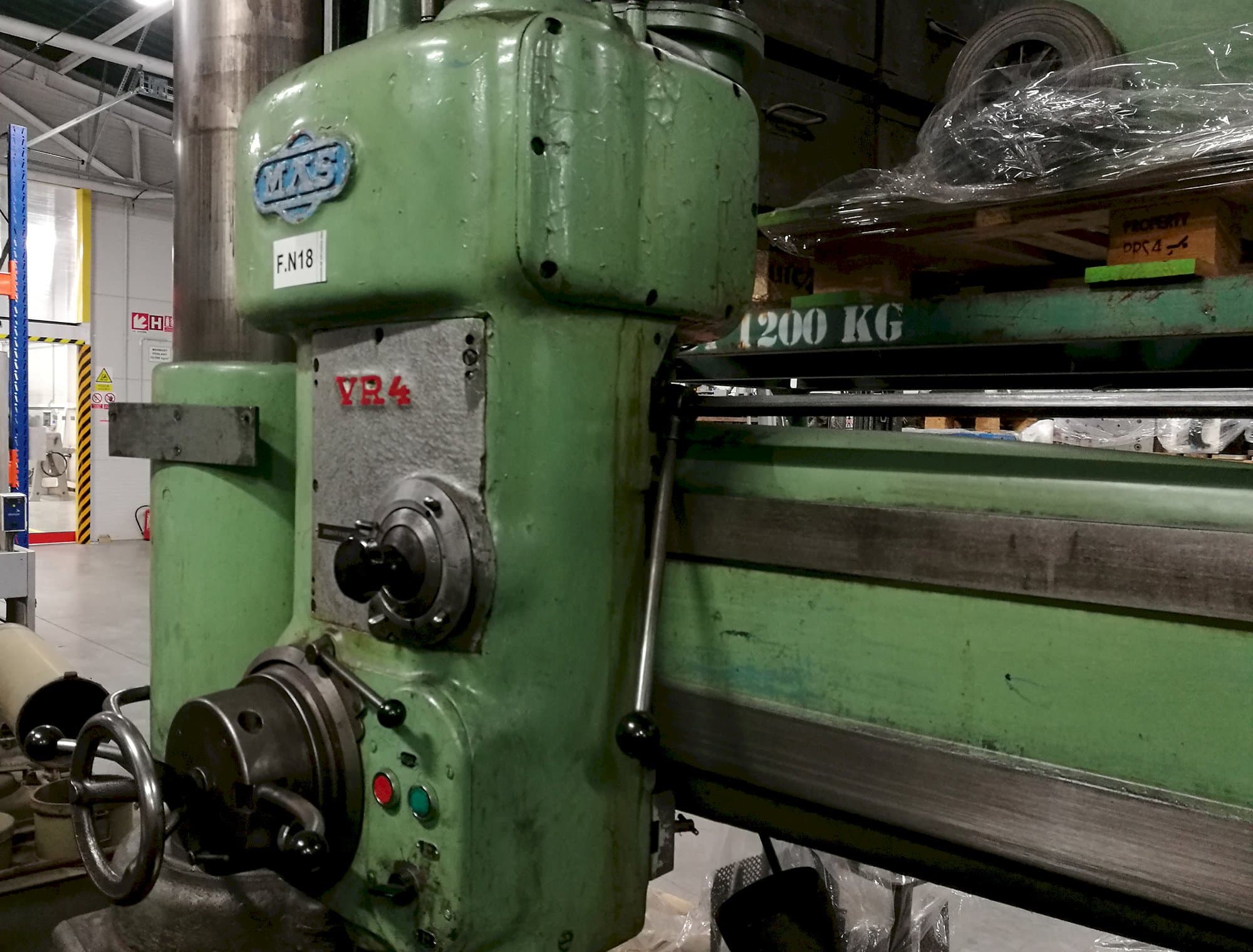 Links zicht van KOVOSVIT MAS VR 4 machine