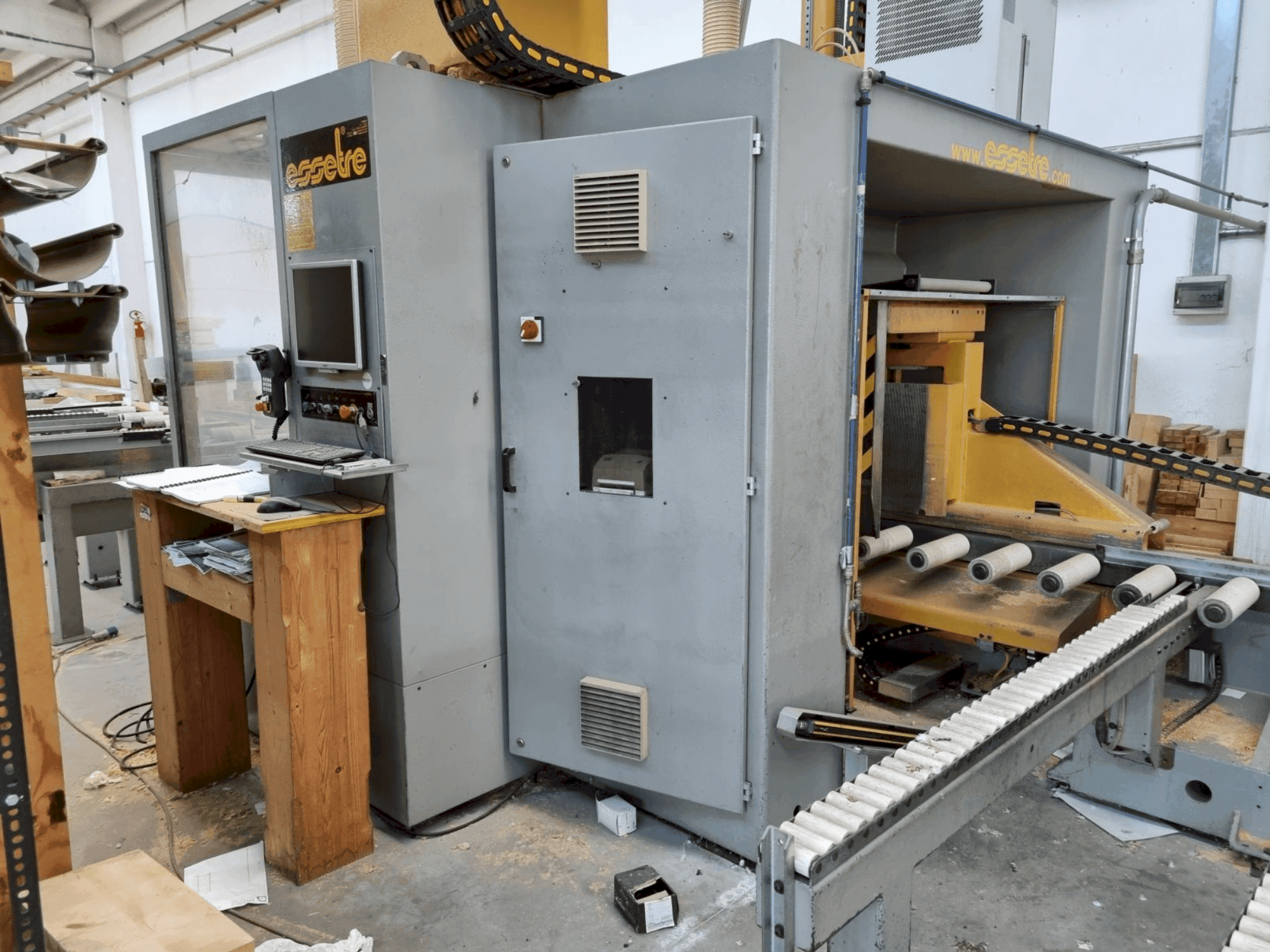 Vooraanzicht  van ESSETRE TECHNO  machine