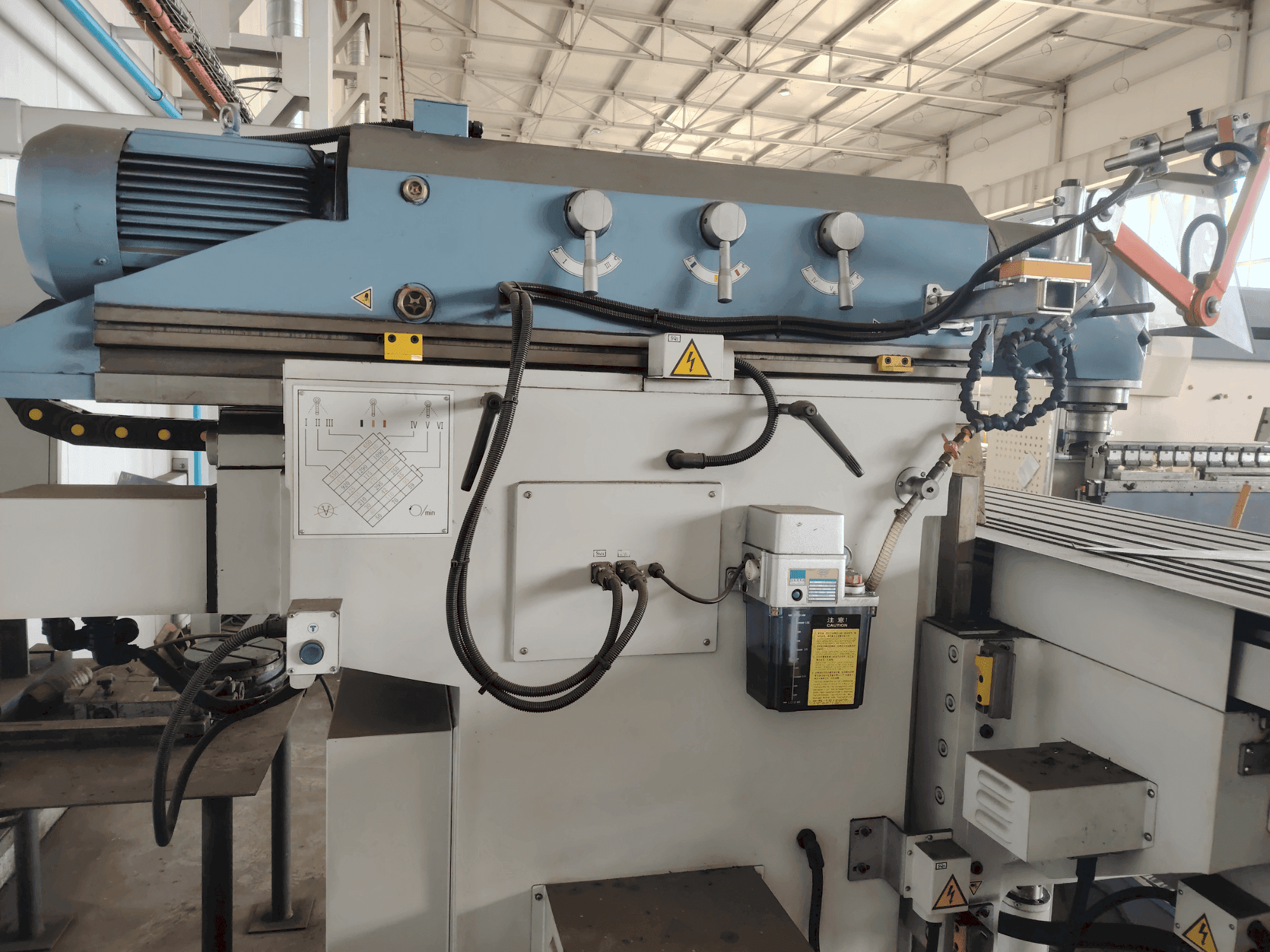 Vooraanzicht van Bernardo Variomill FU 2000E Servo machine