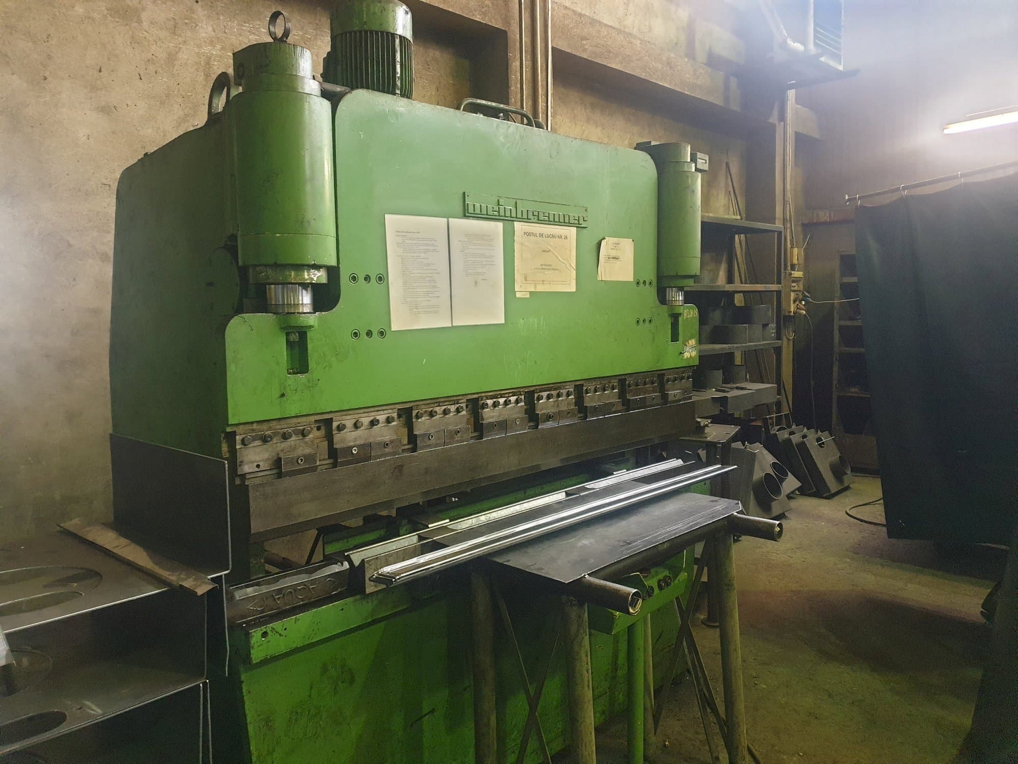 Vooraanzicht van Weinbrenner AP 50/2000 machine