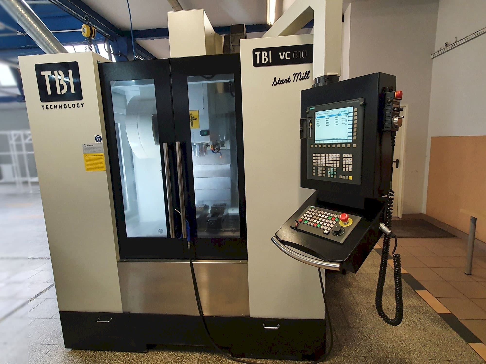 Vooraanzicht van TBI VC610 Start Mill machine