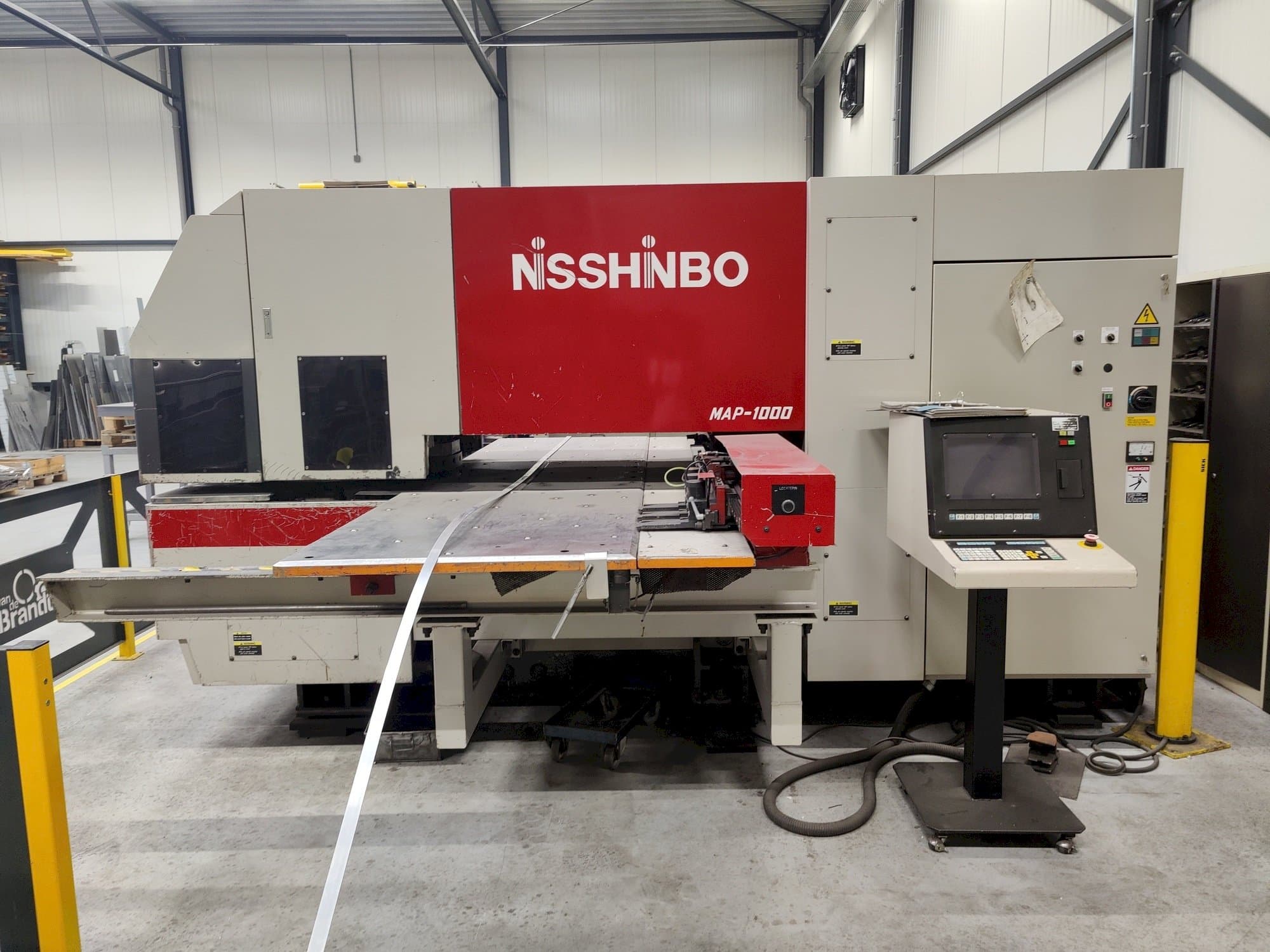 Vooraanzicht van Nisshinbo MAP-1000 machine