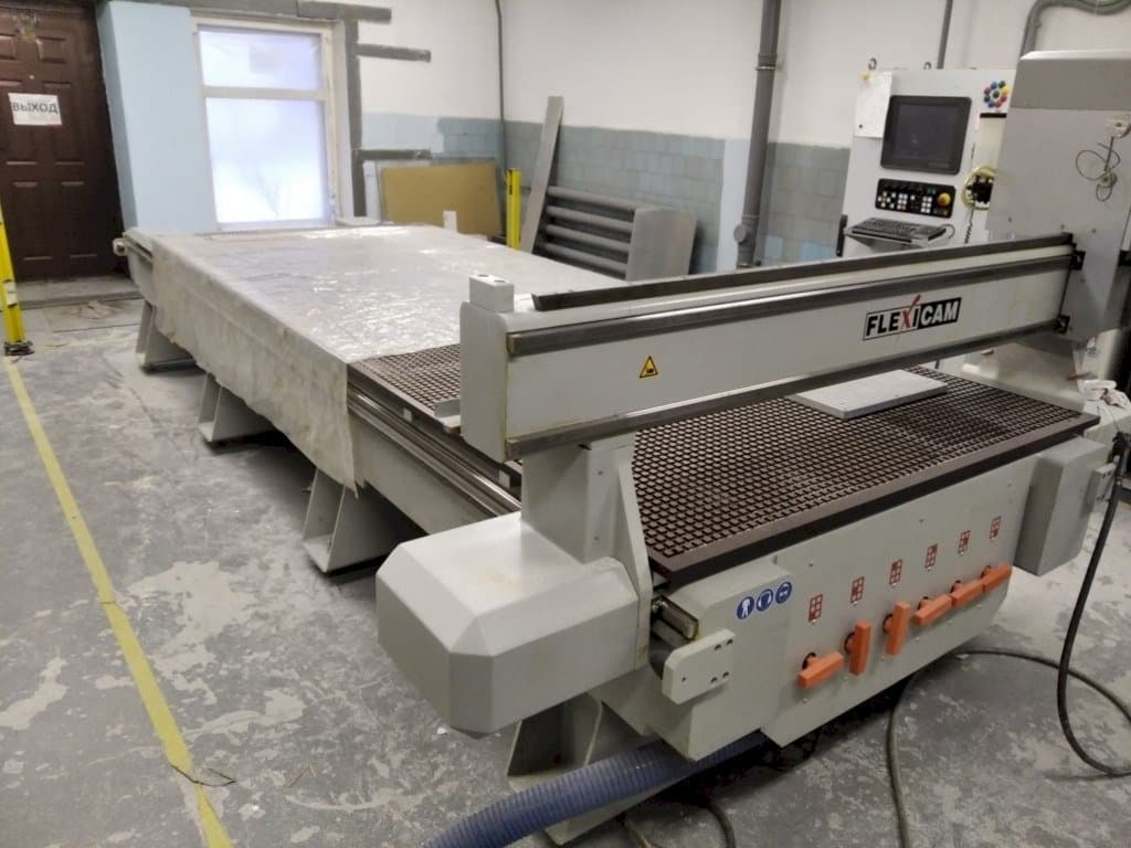 Vooraanzicht van Becker FLEXICAM 1540 machine