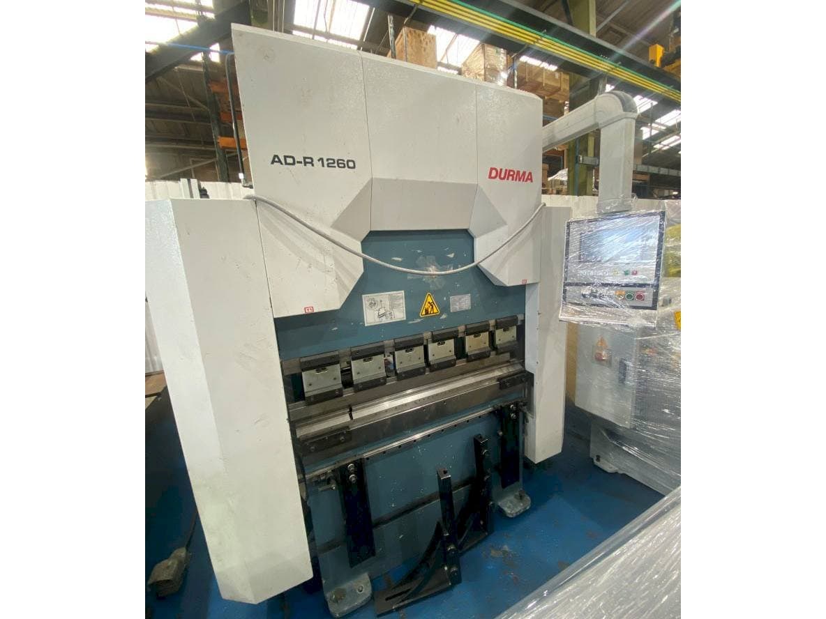 Vooraanzicht van Durma AD-R 1260 machine