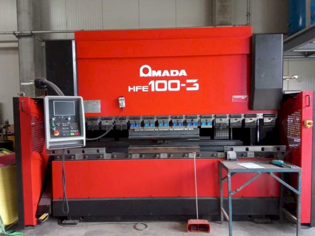 Vooraanzicht van AMADA HFE 100-3 machine
