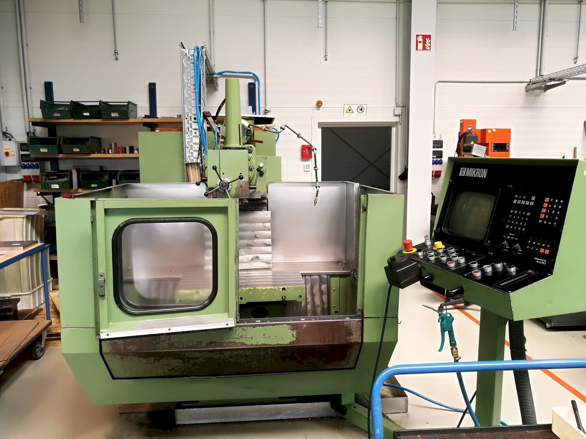 Vooraanzicht van MIKRON WF 21 C machine