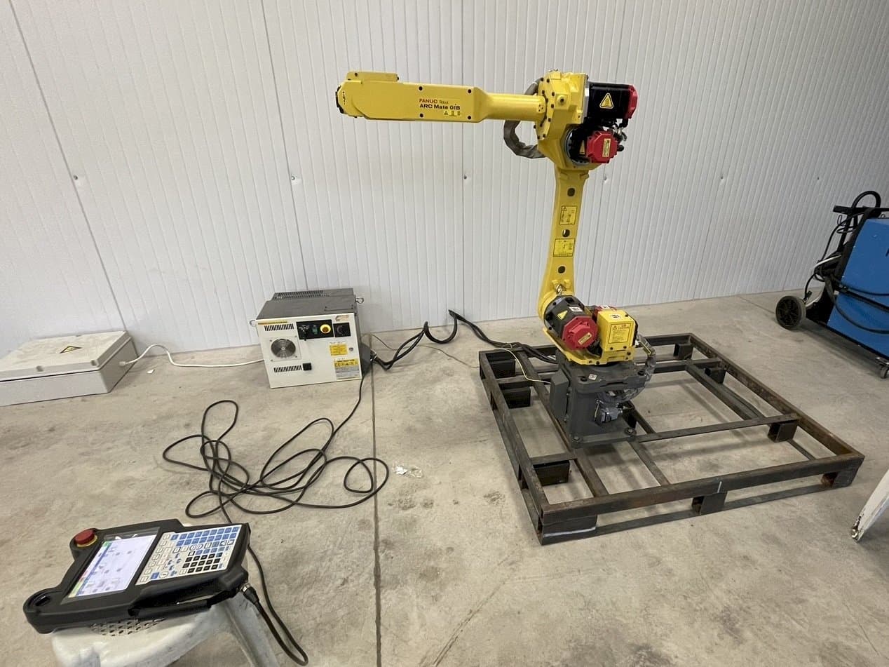 Vooraanzicht van FANUC Arc mate 0iB machine