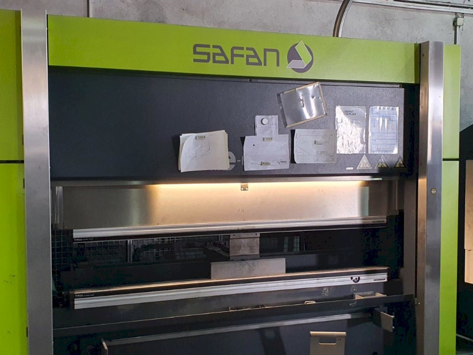 Vooraanzicht van Safan E-brake 50-2050 machine