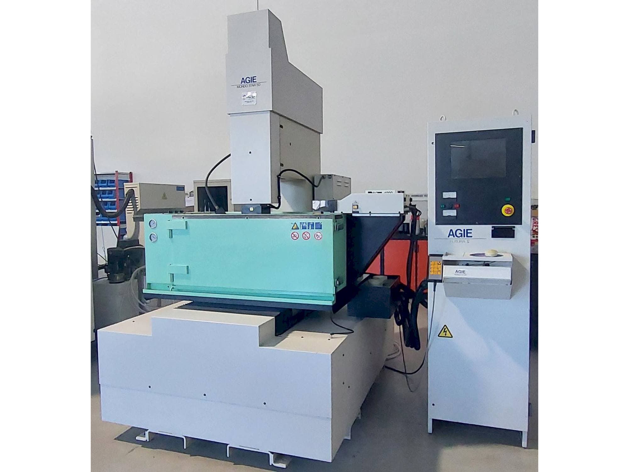 Vooraanzicht van AGIE MONDO STAR 50 machine