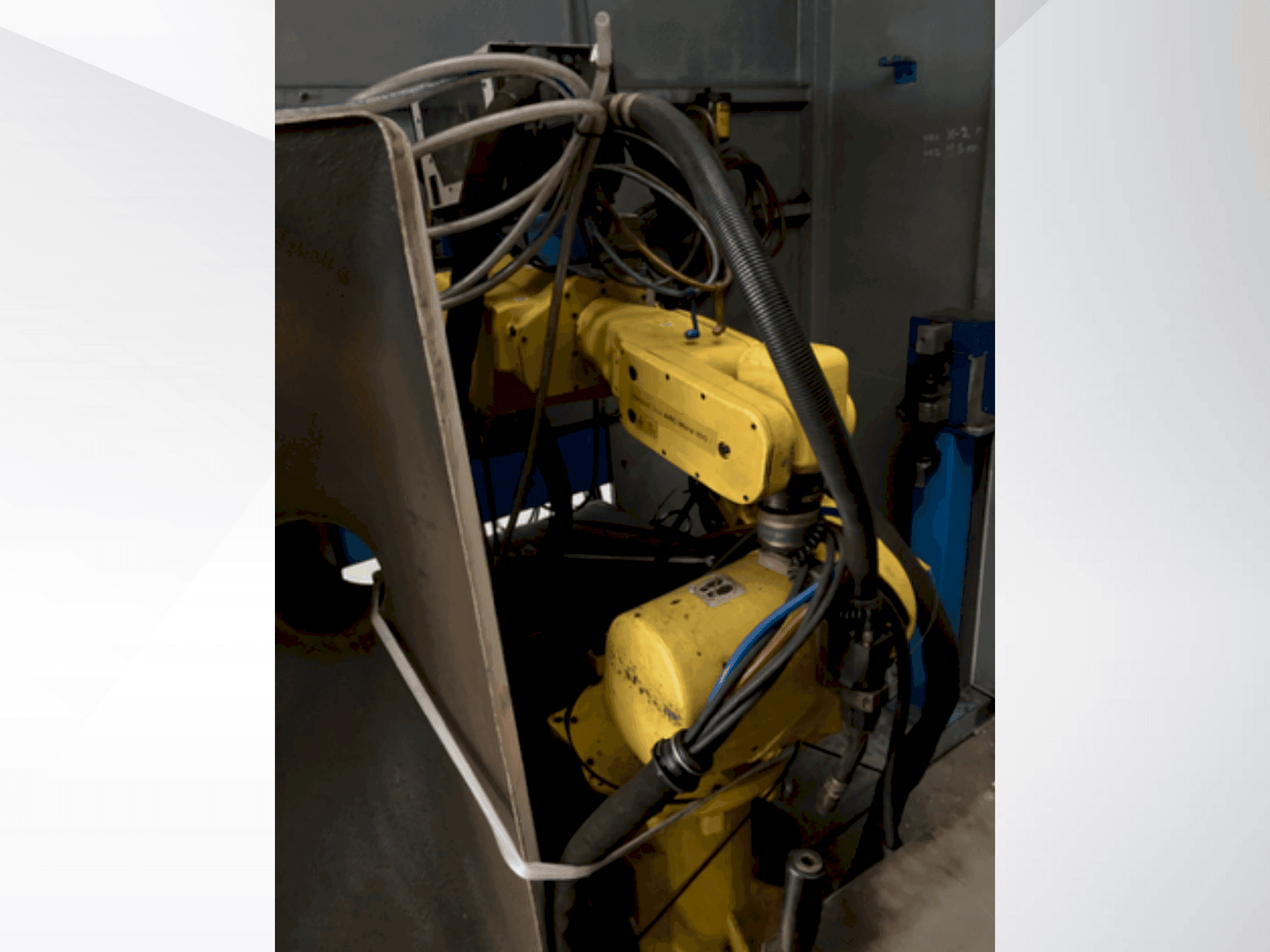 Vooraanzicht van FANUC ARC Mate 100i machine