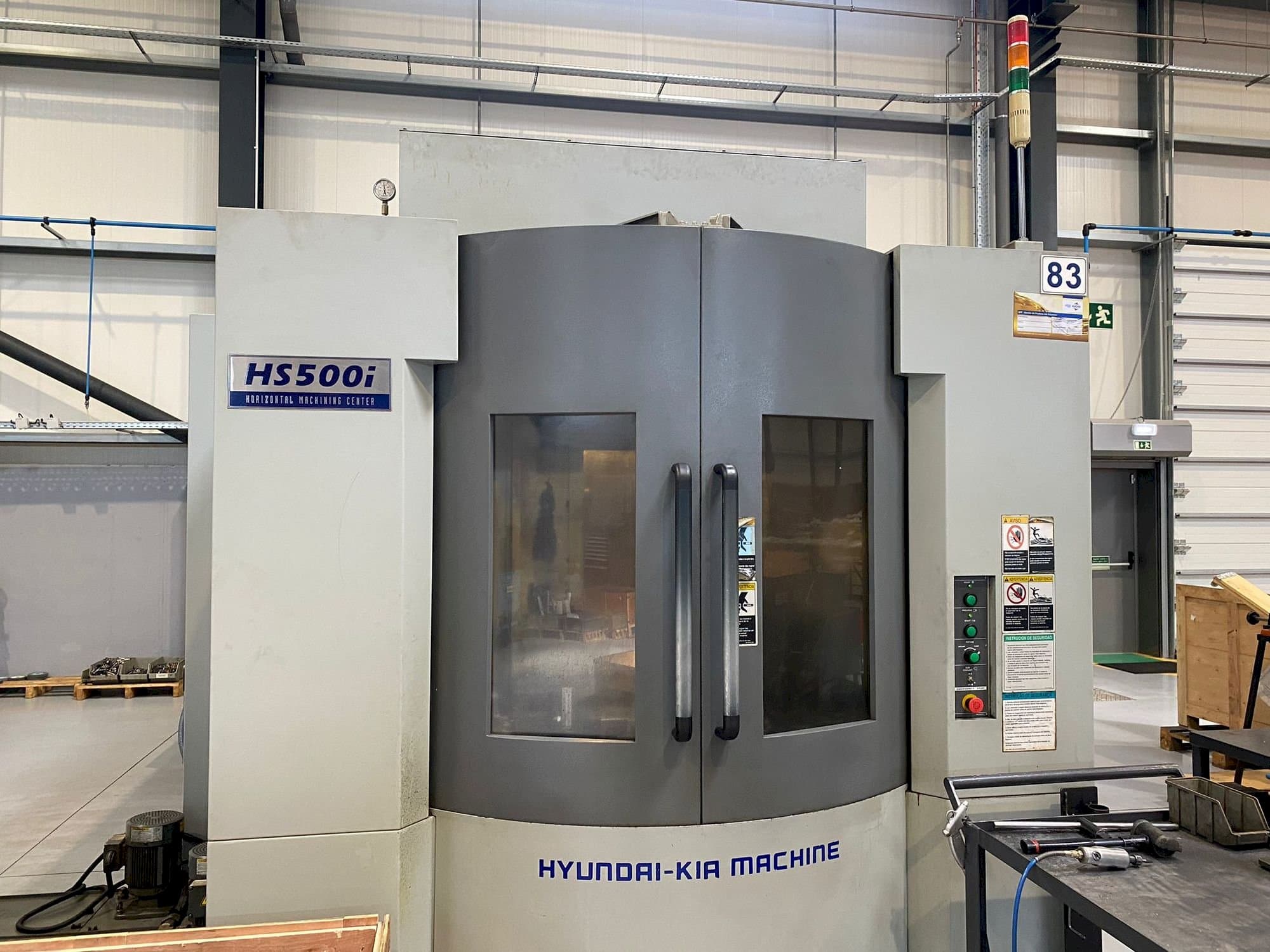 Vooraanzicht  van Hyundai Kia HS500i  machine