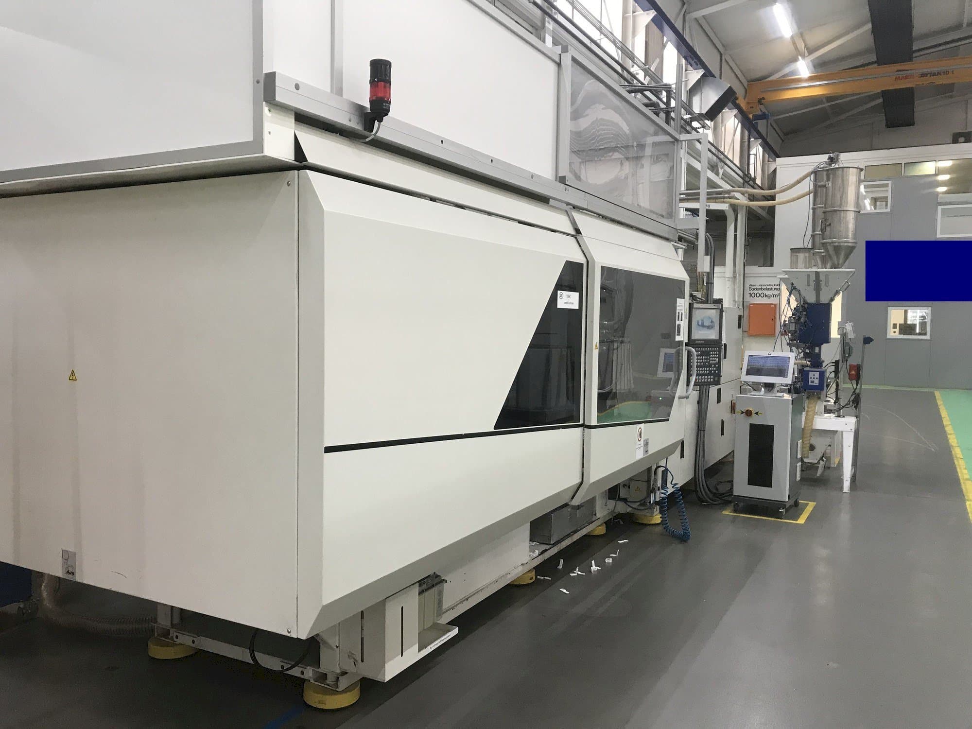 Vooraanzicht van DEMAG SP 350/820-2500 machine