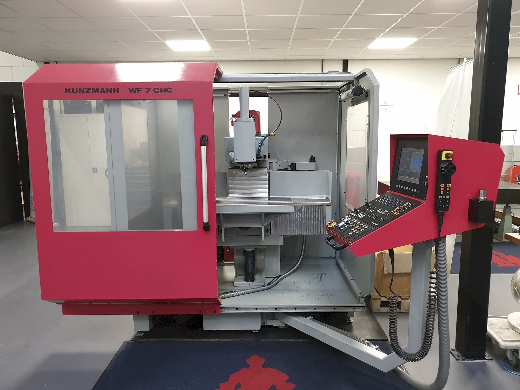 Vooraanzicht van KUNZMANN WF 7 CNC machine