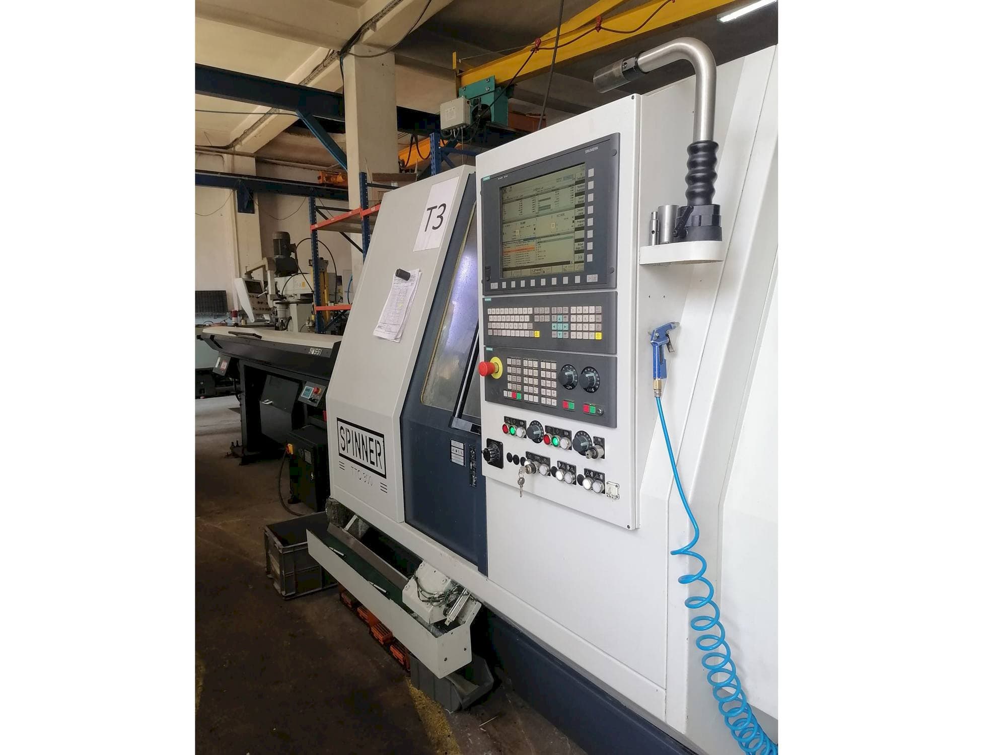 Vooraanzicht van SPINNER TTC300-52 SMMCY machine