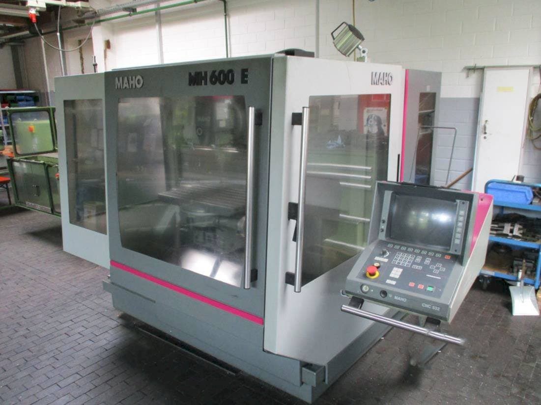 Vooraanzicht van MAHO MAHO 600 E machine