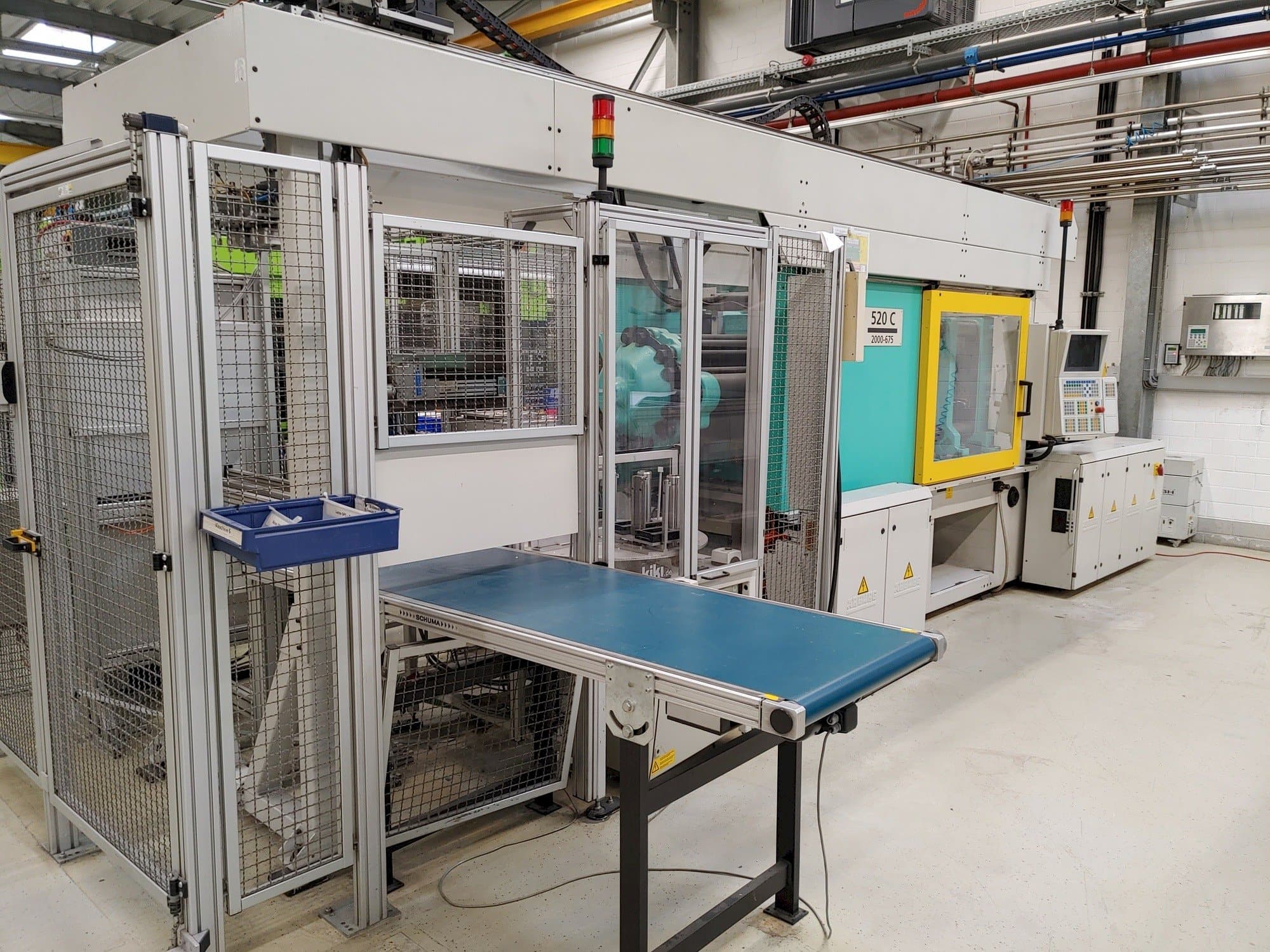 Vooraanzicht van Arburg Allrounder 520 C 2000-675 machine