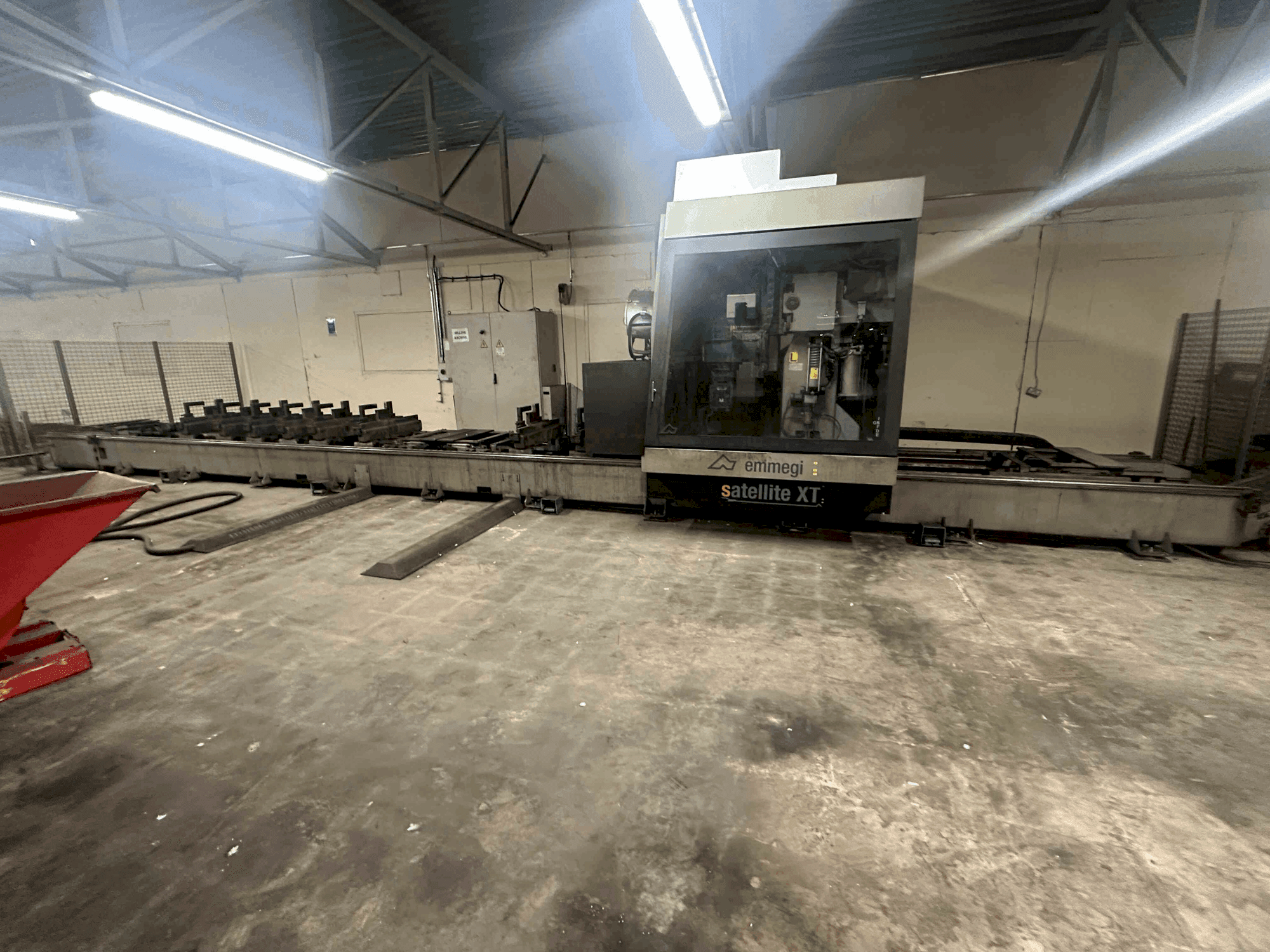 Vooraanzicht van Emmegi Satellite XT10500 machine