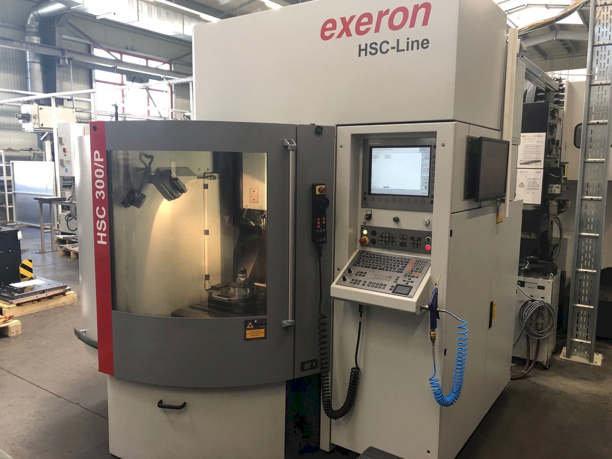 Vooraanzicht van Exeron HSC 300/P machine