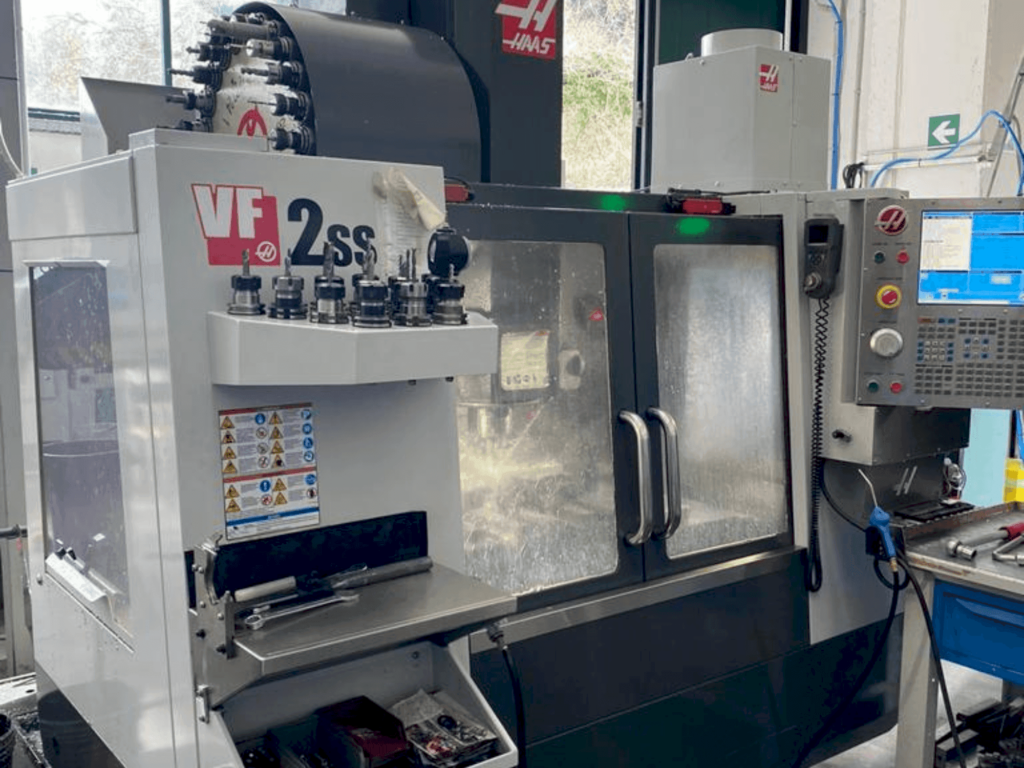 Vooraanzicht van HAAS VF-2SS machine