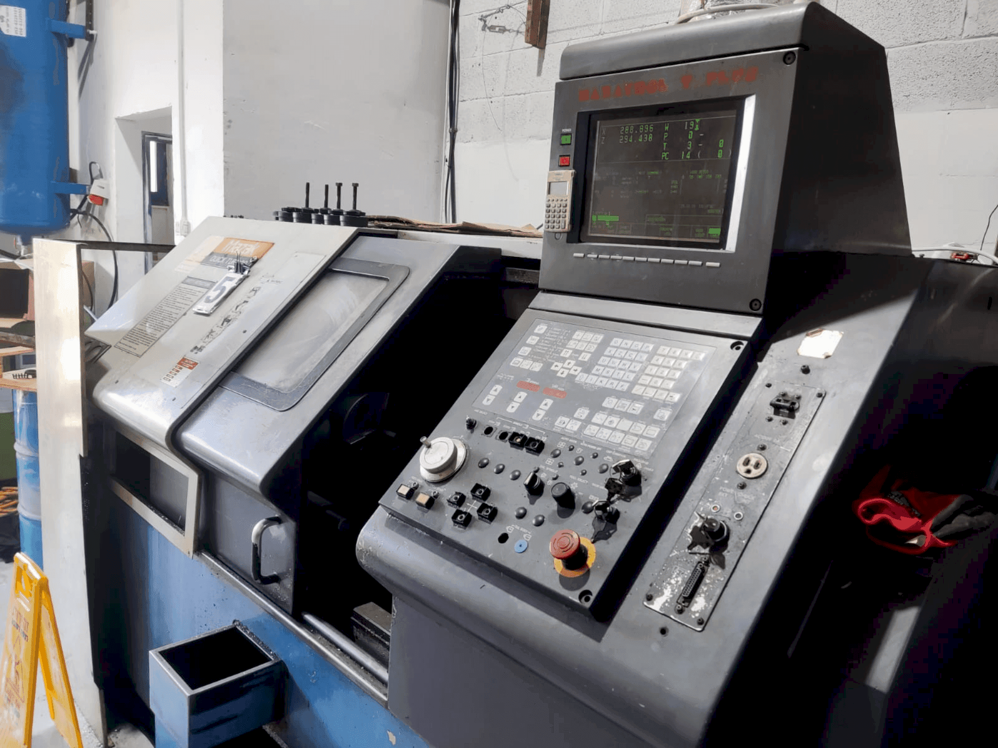 Vooraanzicht van Mazak Quick Turn 20 (1996) machine