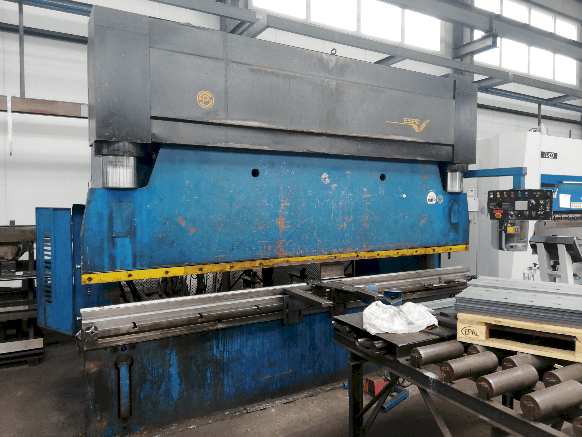 Vooraanzicht van ESPE CTO 250/4000N machine