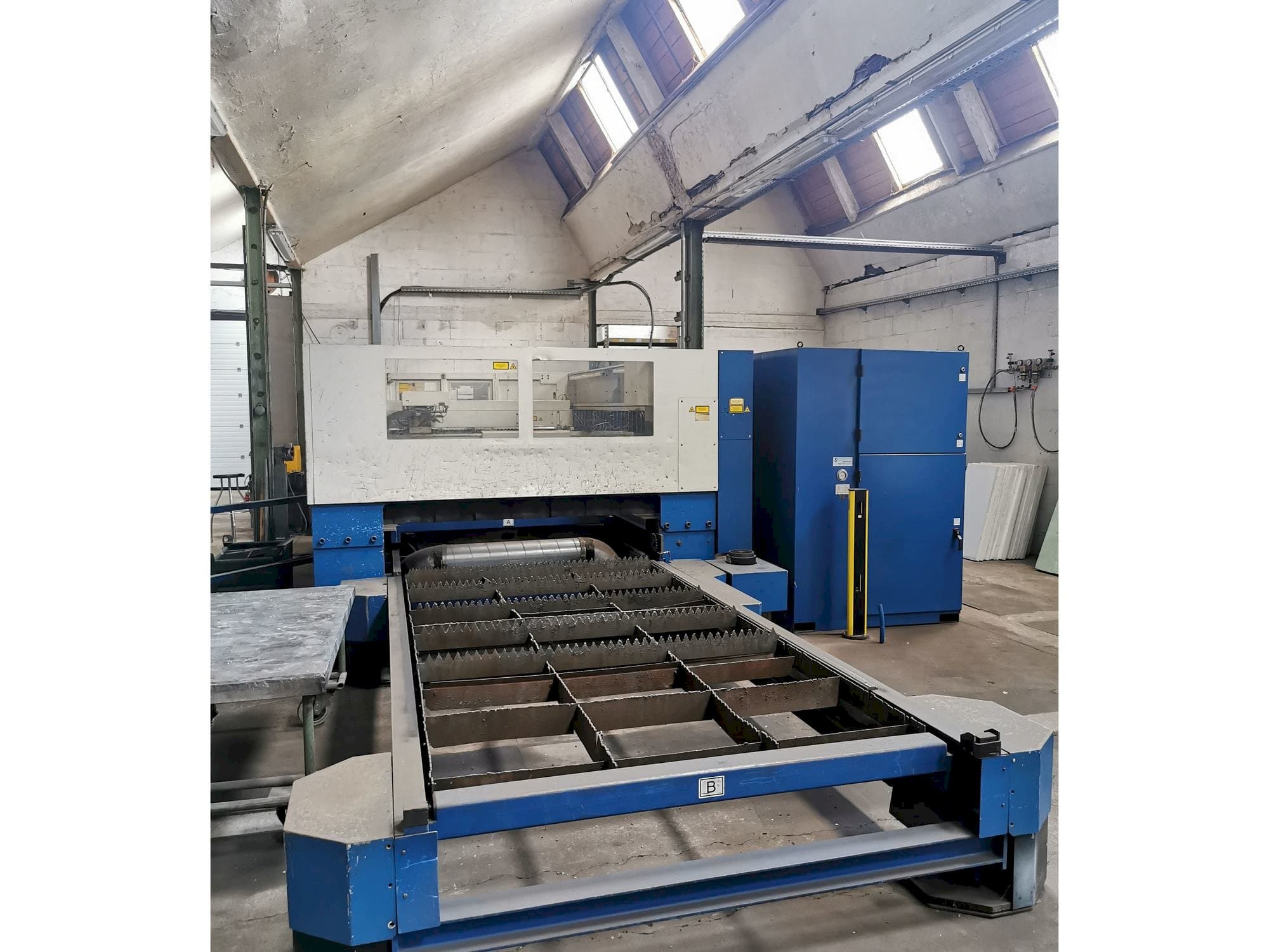 Vooraanzicht  van Trumpf Trumatic L3030  machine