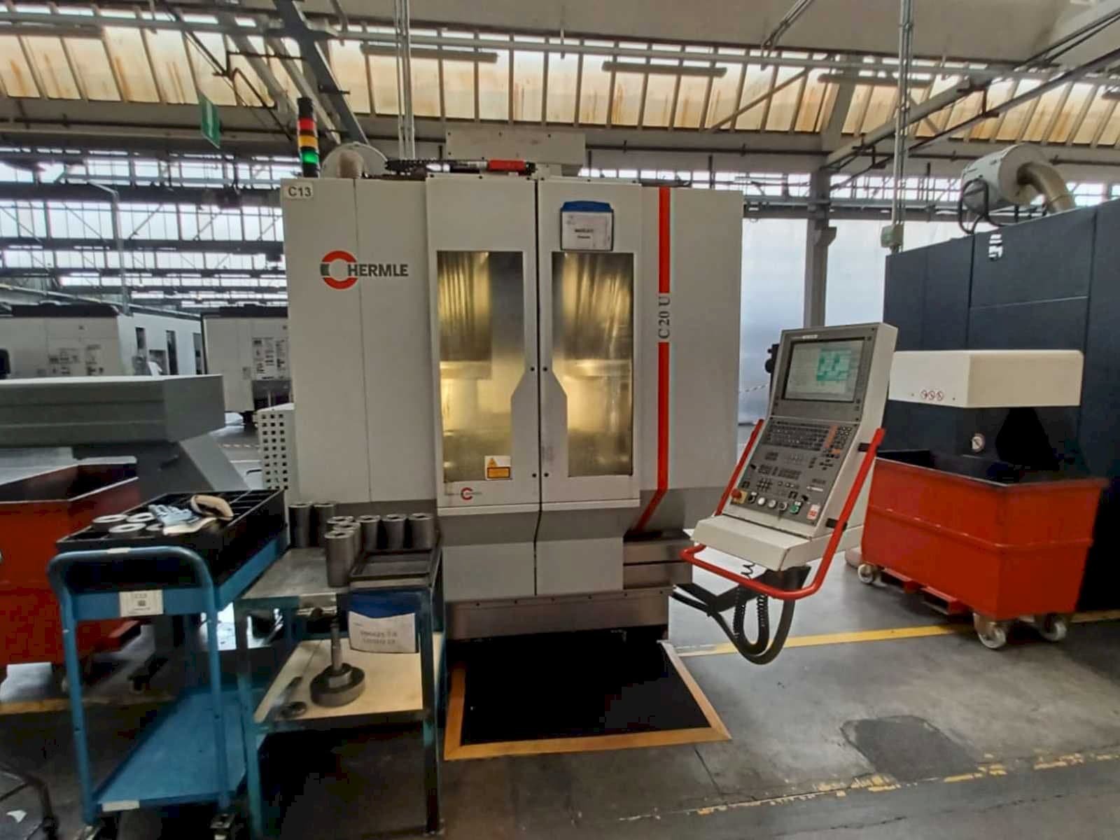 Vooraanzicht van HERMLE C20U machine